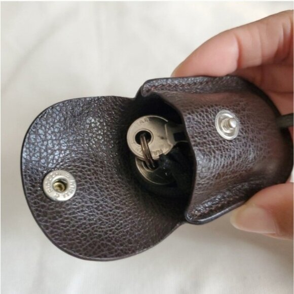 Vintage Gucci small lock and keys with espresso leather cloche… - Picture 2 of 5